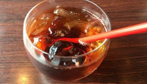 氷が入っているアイスティー